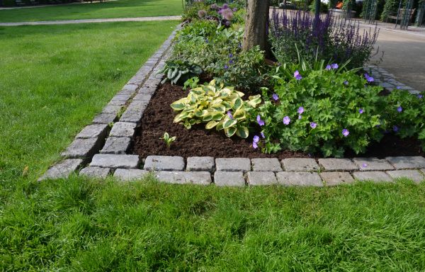 Flower Bed Mulching in Layton